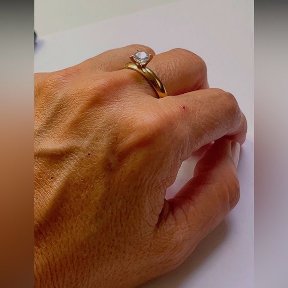 NWT Women's Stainless Steel Zircon Ring with Stone Size 11 - Picture 15 of 17